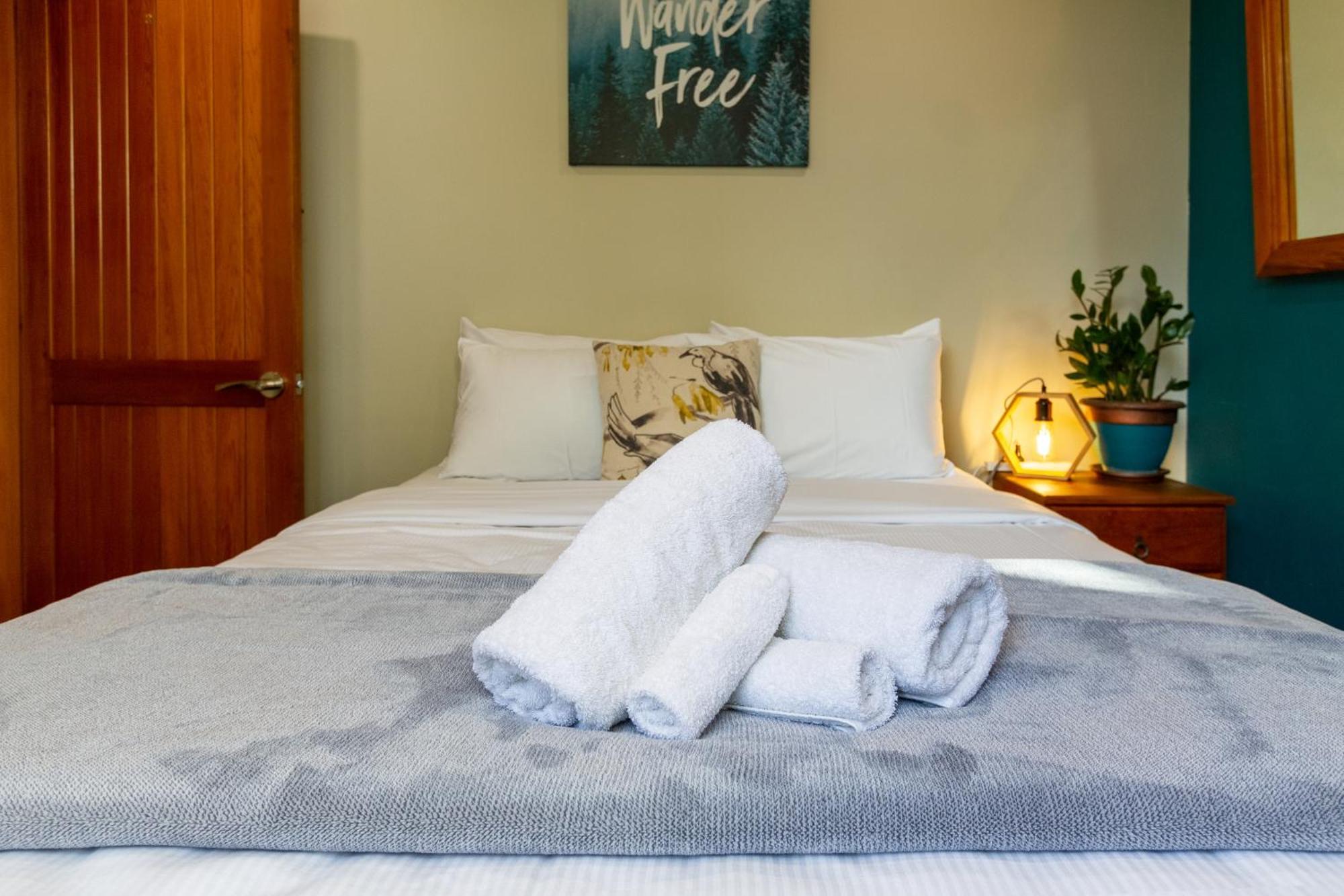 Sherwood Lodge 4-Bedroom Holiday Home With Spectacular Views Christchurch Bagian luar foto