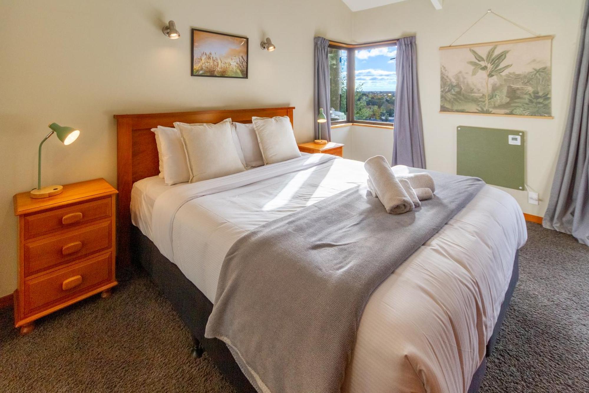 Sherwood Lodge 4-Bedroom Holiday Home With Spectacular Views Christchurch Bagian luar foto